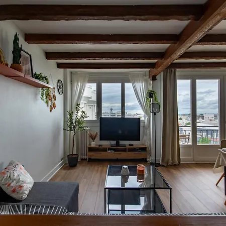 Le Castor Metro L11 Apartment *