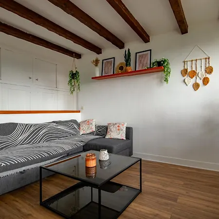 Le Castor Metro L11 Apartment