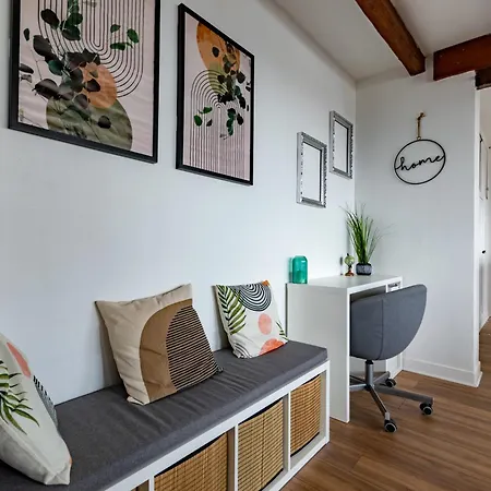 Le Castor Metro L11 Apartment *